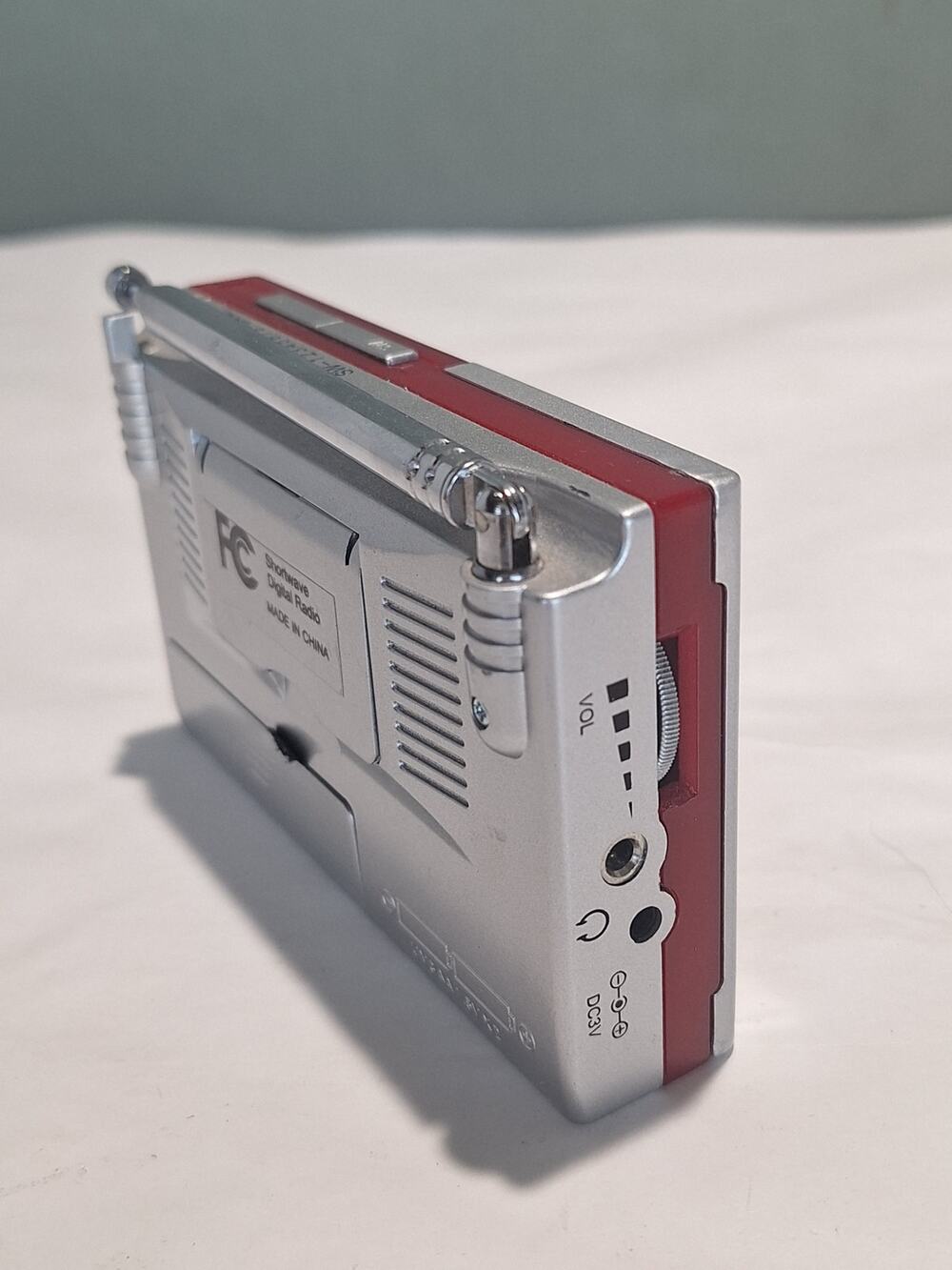 IDEAWORKS FM MW SW1 Shortwave Digital Radio Alarm Portable Tested Excellent!